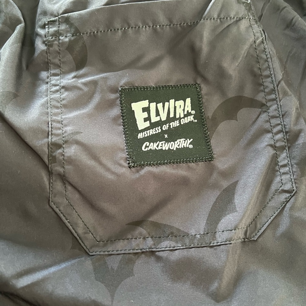 Elvira Mistress Of The Dark Mens Swim Shorts Trunks Black Bats Beach Small NWT - Picture 5 of 8